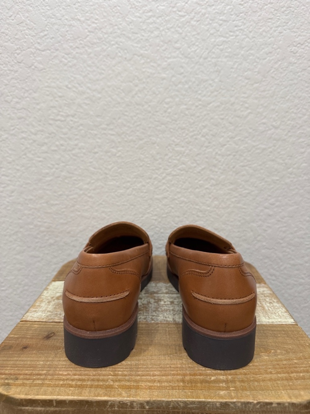 Vionic Cleo Tan Leathers Loafers Size 8.5 NEW - Picture 5 of 8